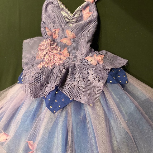 Dance costume or dress up. Sized child small and xs. Excellent quality/condition - Picture 8 of 15